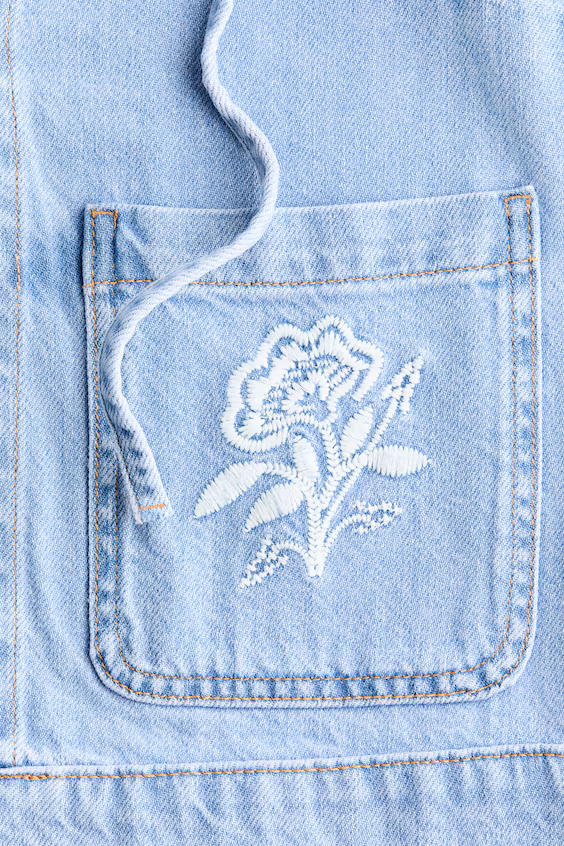 Джинсовая куртка с шнуровкой