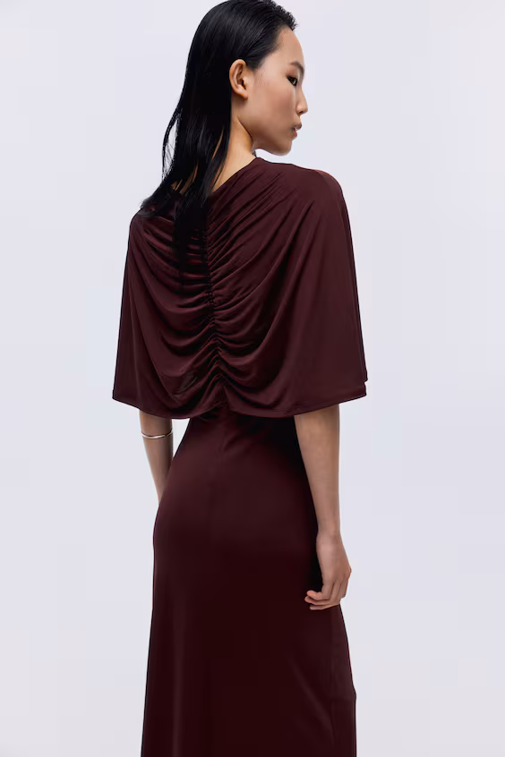 Платье из джерси с накидкой