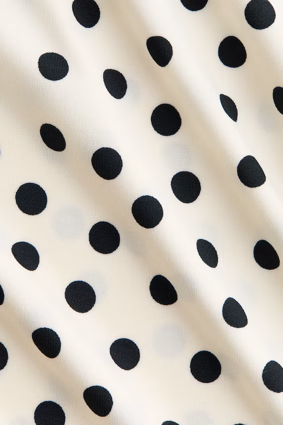 Драпированный свитер с открытым плечом