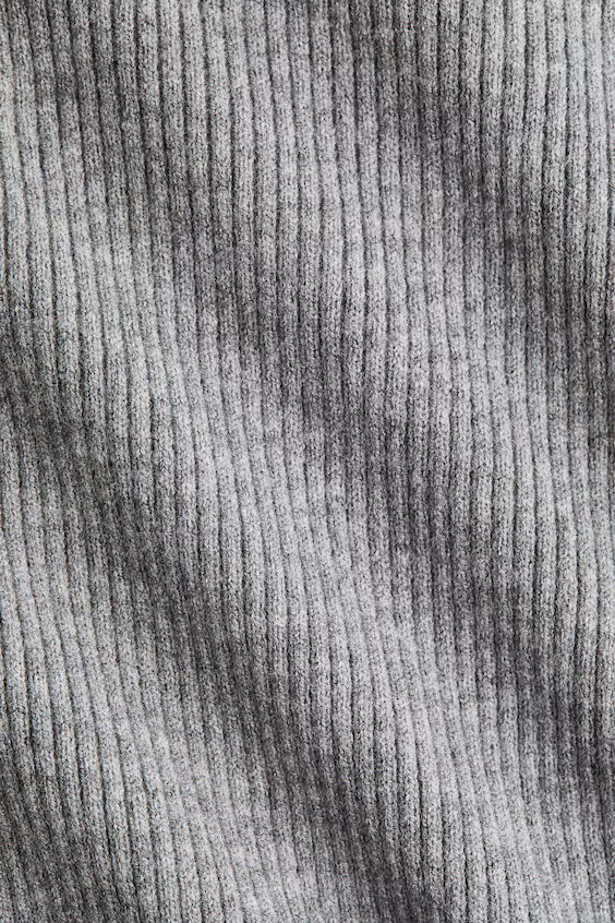 Свитер в рубчик