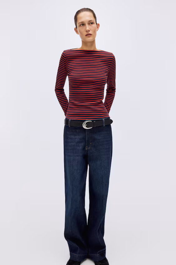 Свитер в рубчик с вырезом лодочкой