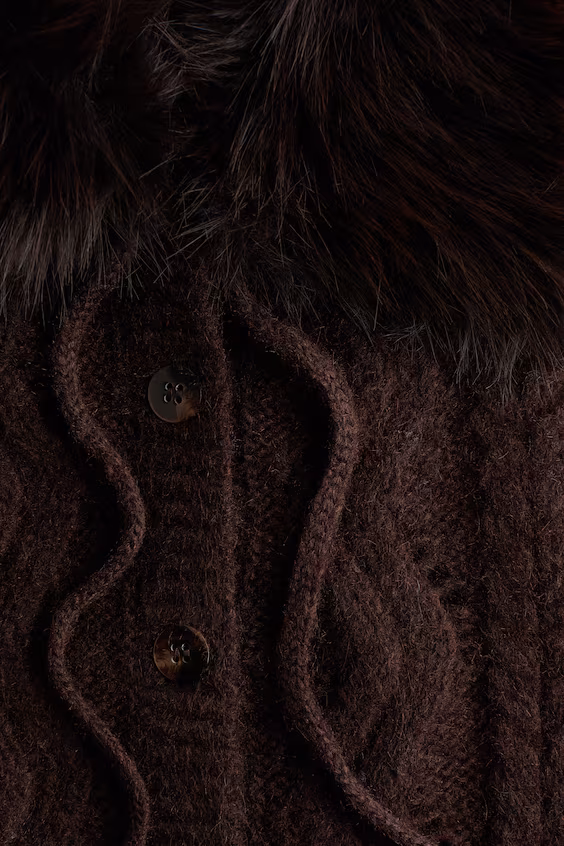 Жилет с воротником из трикотажных петель