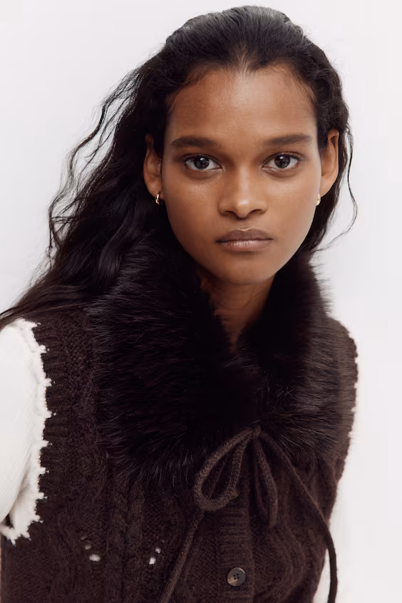 Жилет с воротником из трикотажных петель