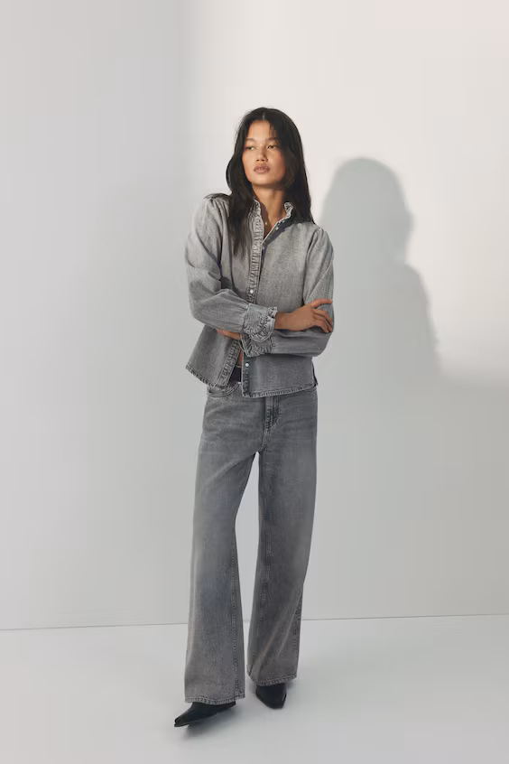 Джинсовая блузка с оборками