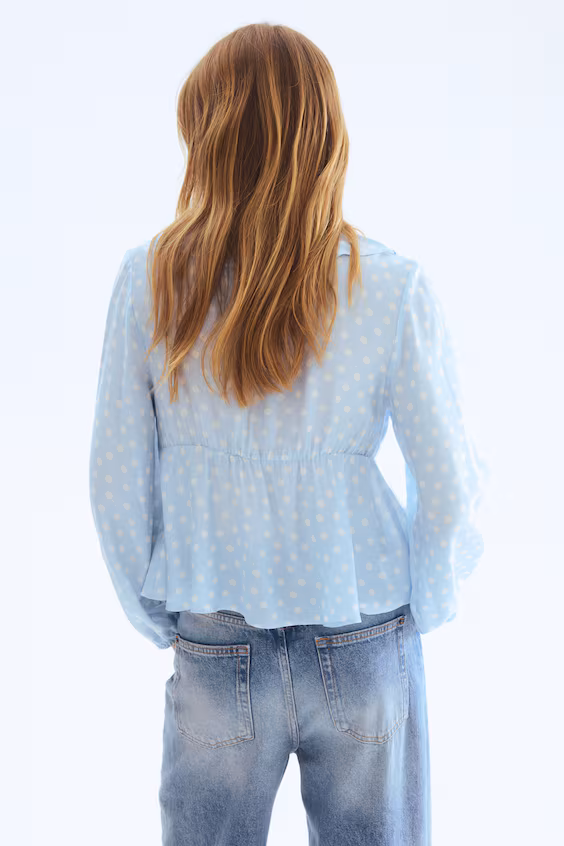 Блузка с оборкой