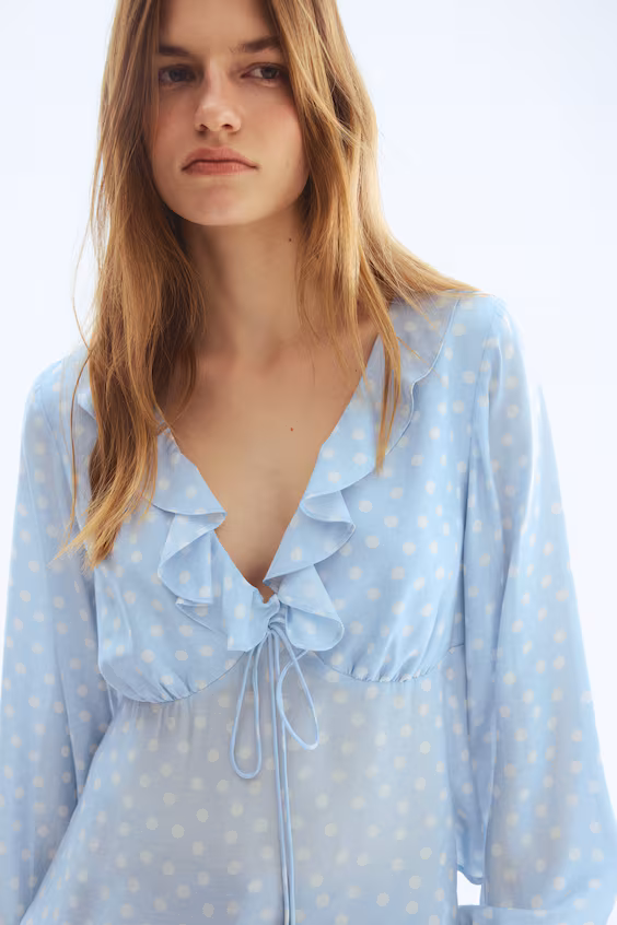 Блузка с оборкой