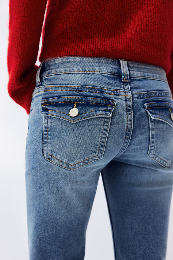 Джинсы с расклешённым низом