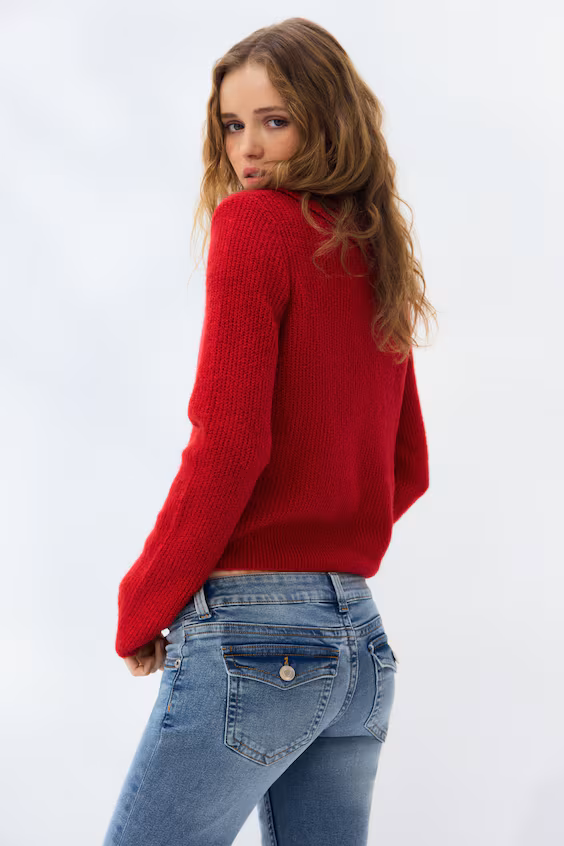 Джинсы с расклешённым низом