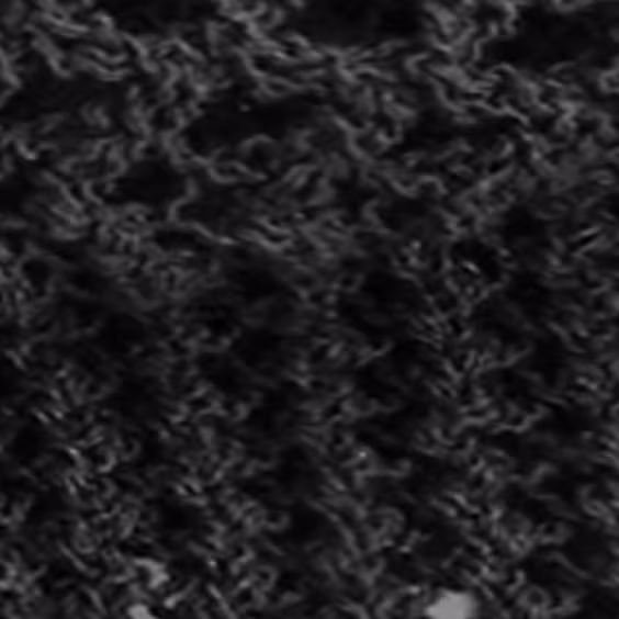 Треугольный шарф из вязаного полотна