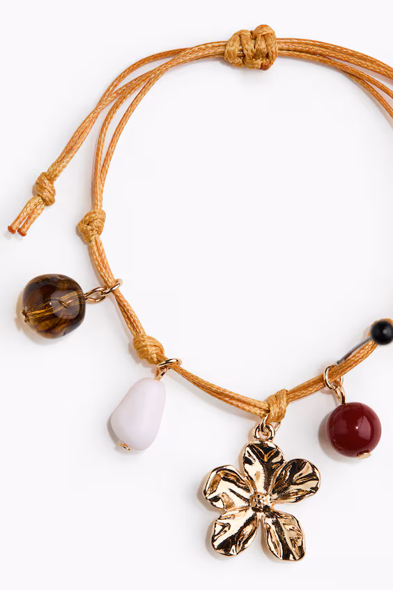 Браслет из шнура с подвесками