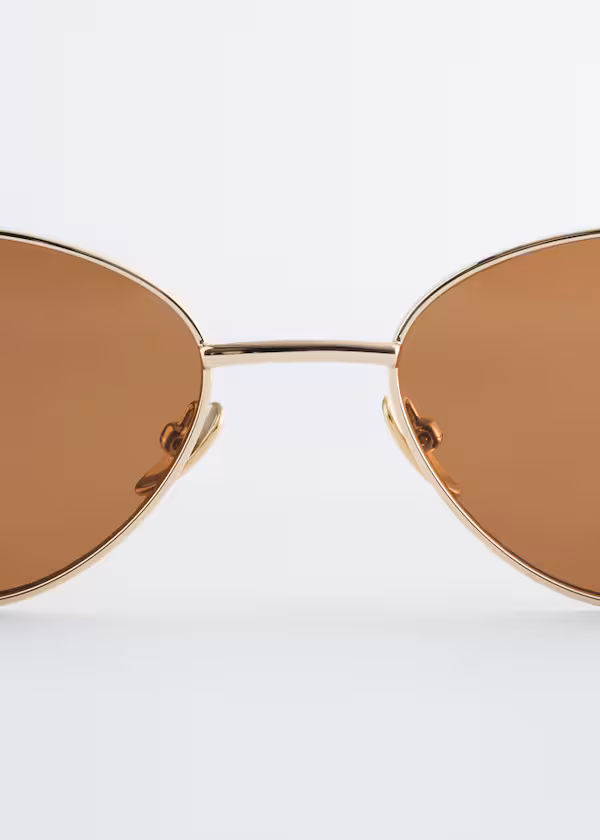 Овальные солнечные очки с металлической оправой