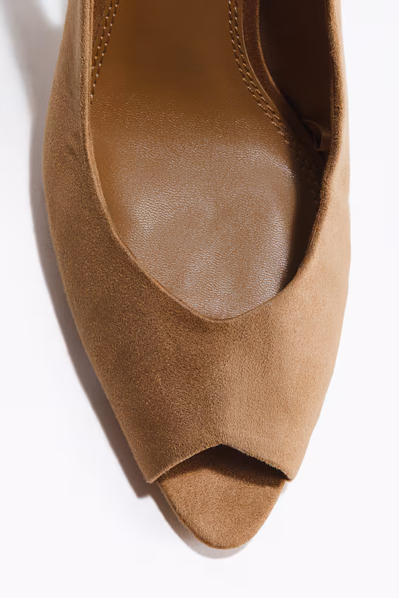 Классические туфли с открытым каблуком