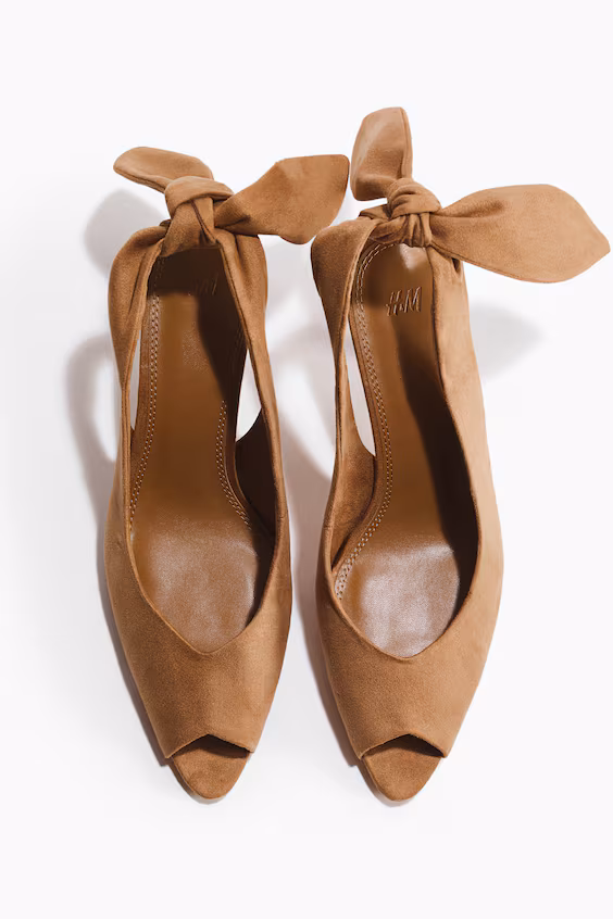 Классические туфли с открытым каблуком