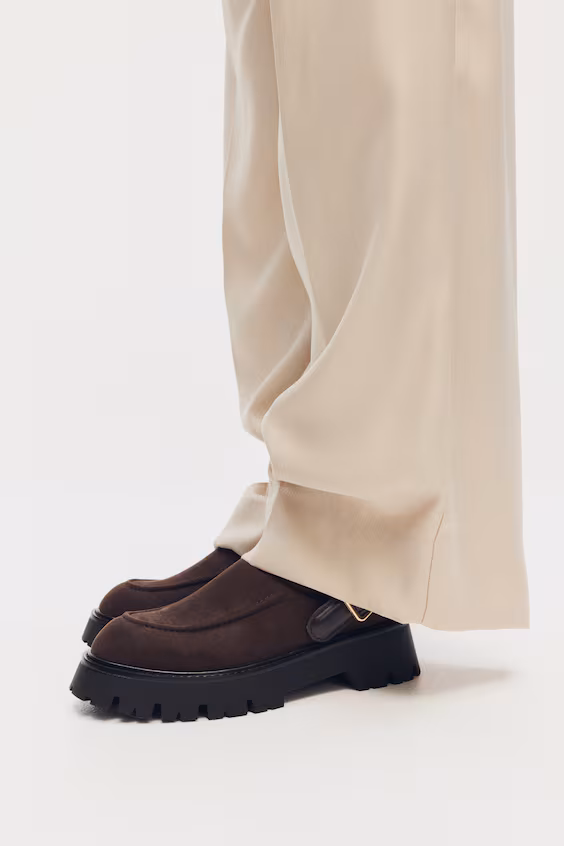 Массивные беззащитные лоферы