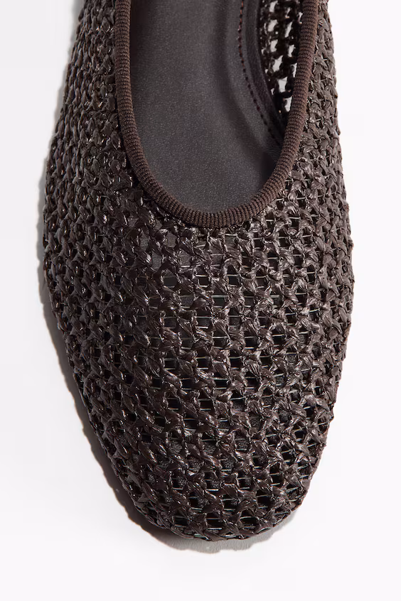 Туфли с плетеными деталями