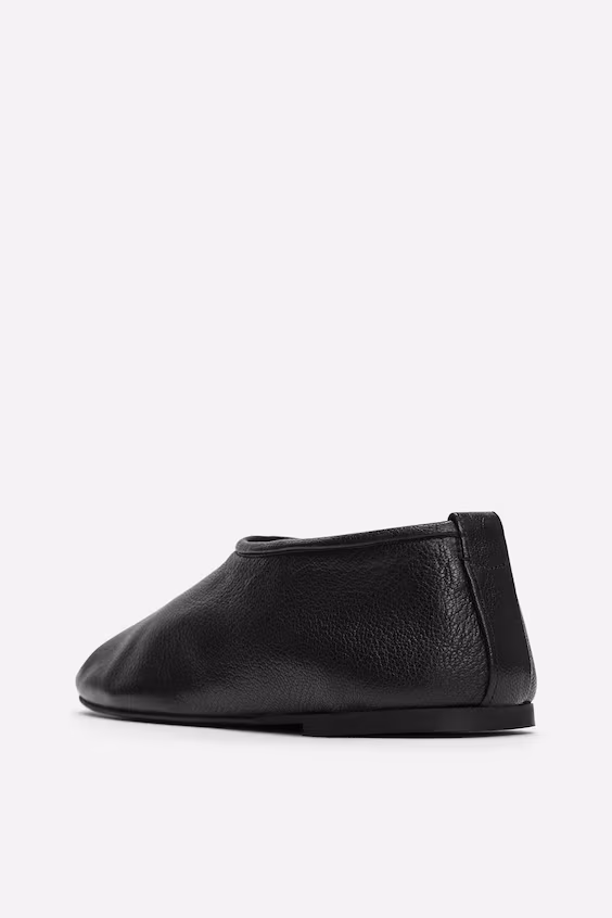 Туфли-балетки из кожи