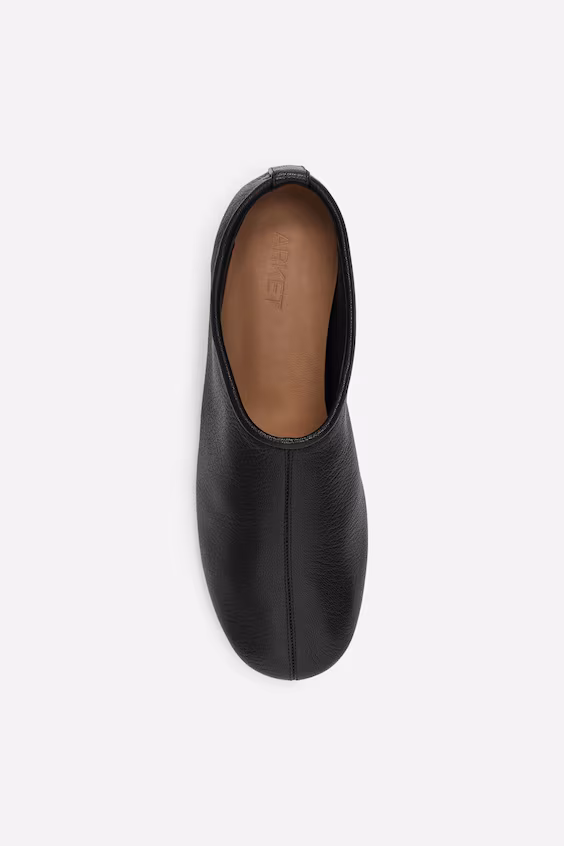 Туфли-балетки из кожи