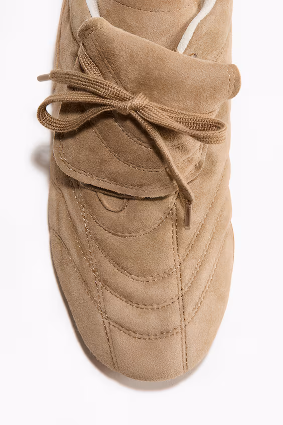 Кроссовки из замши