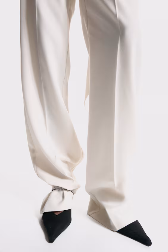 Туфли на высоком каблуке с орнаментом