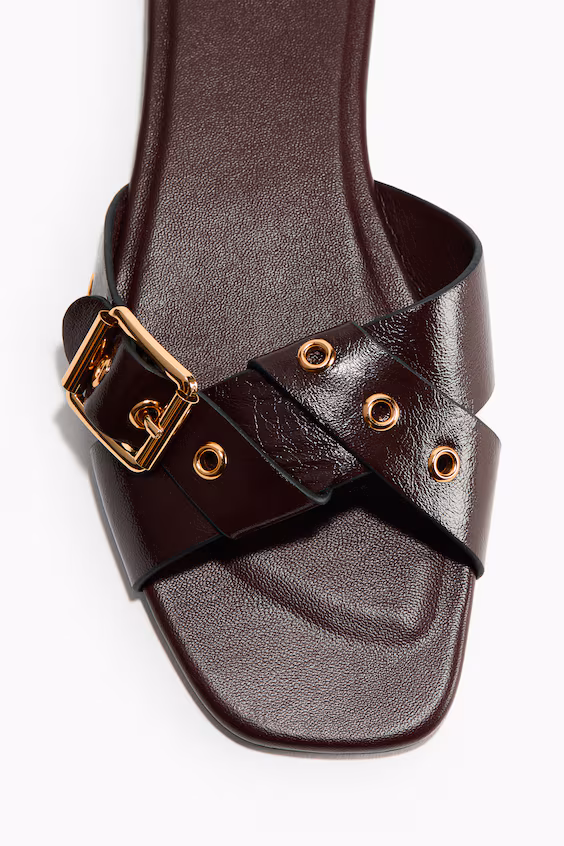 Сандалии из кожи