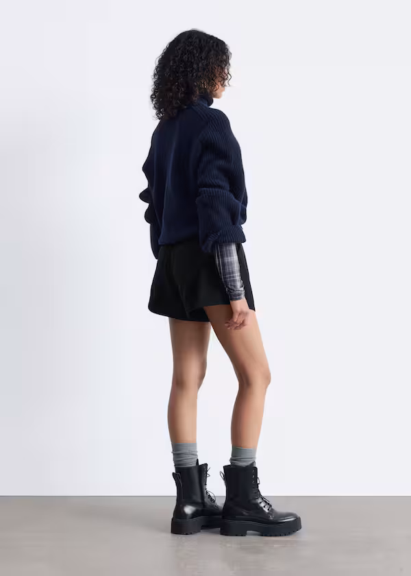 Свитер с высоким воротником на запахе