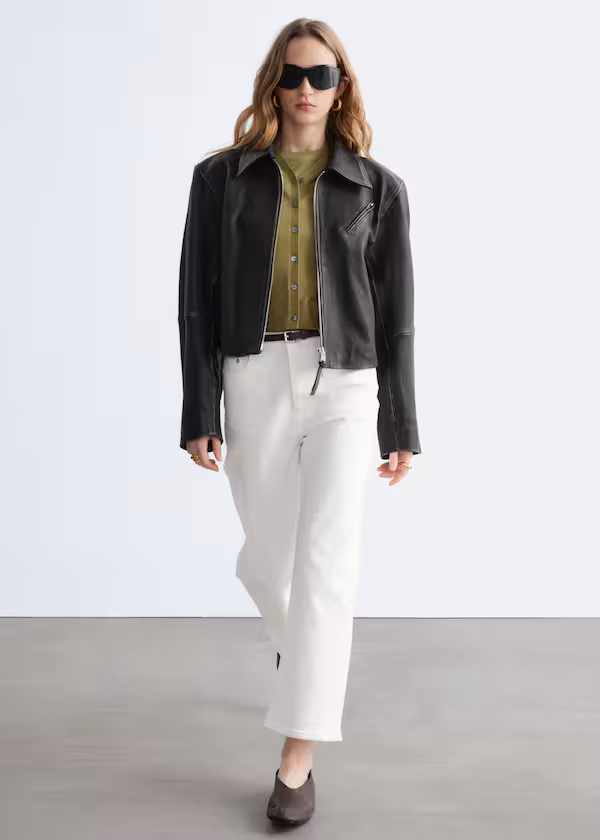 Широкие короткие джинсы