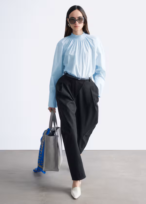 Топ с воротником-стойкой и рюшами