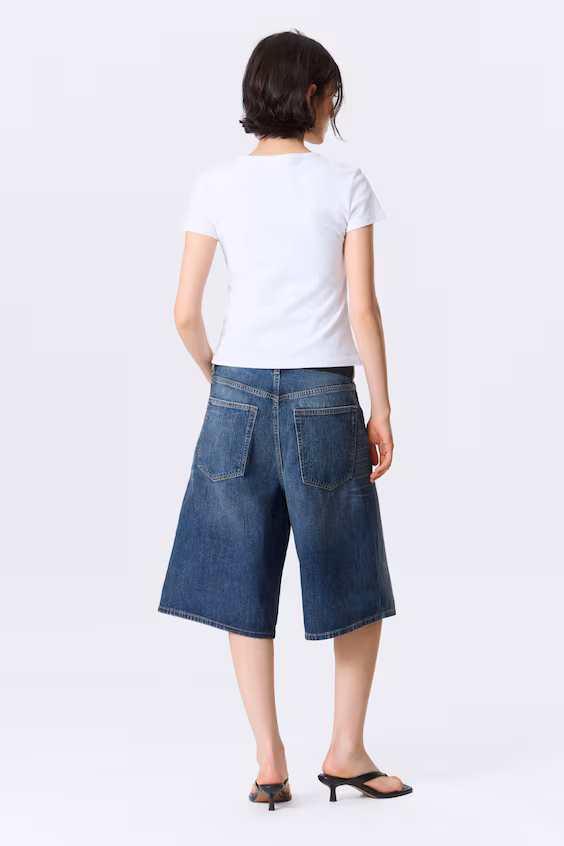 Облегающая футболка с коротким рукавом и вырезом лодочкой