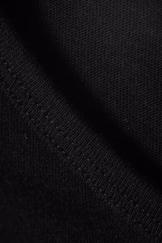 Облегающая футболка с коротким рукавом и вырезом лодочкой