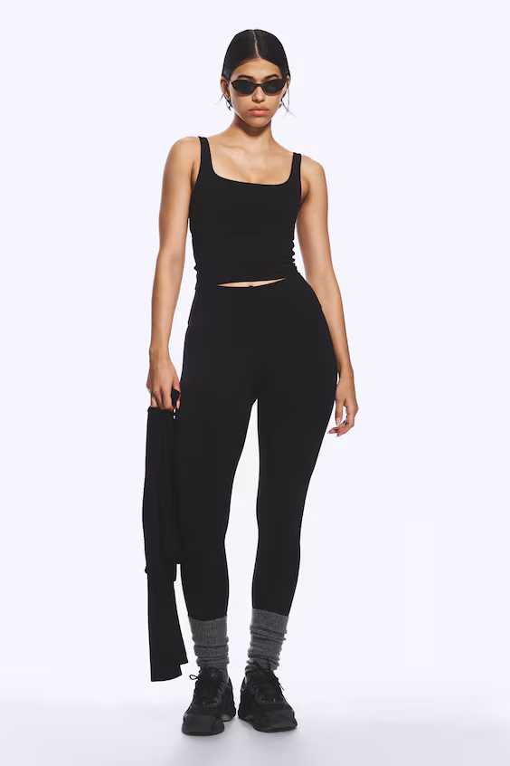 Облегающий спортивный топ-корсет