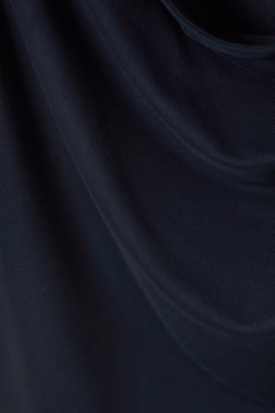 Топ без рукавов с каскадными складками