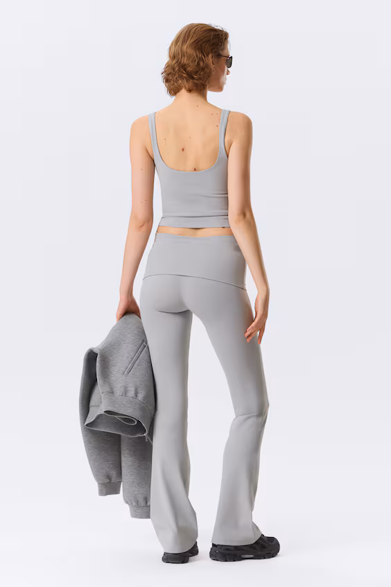 Облегающий кроп-топ для спорта