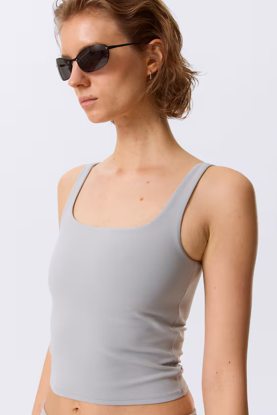 Облегающий кроп-топ для спорта