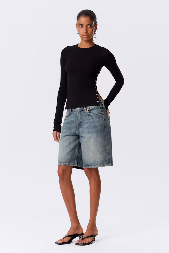 Узкий топ с длинными рукавами на кнопках