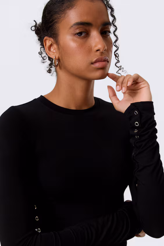 Узкий топ с длинными рукавами на кнопках