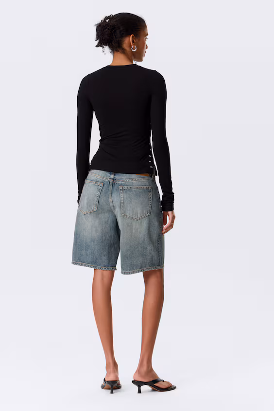 Узкий топ с длинными рукавами на кнопках