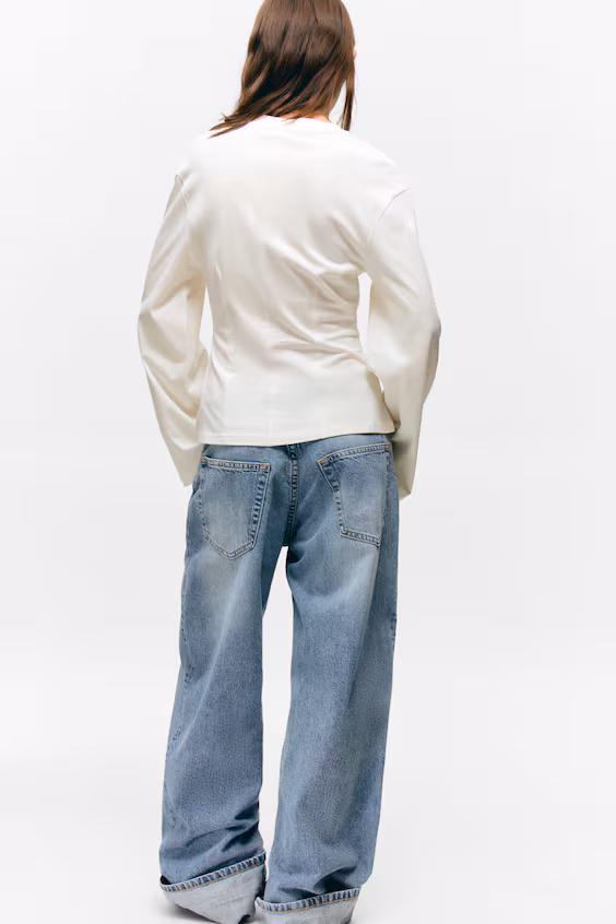 Футболка с длинным рукавом приталенного покроя