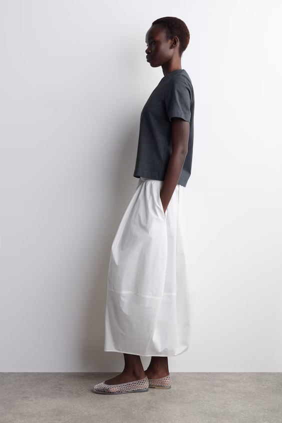 Футболка стандартного кроя в облегающем силуэте