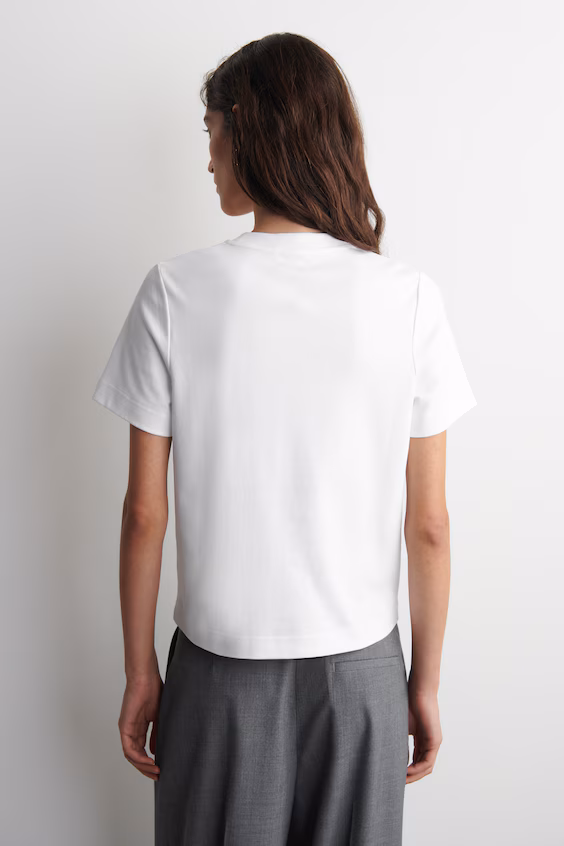 Футболка облегающего силуэта