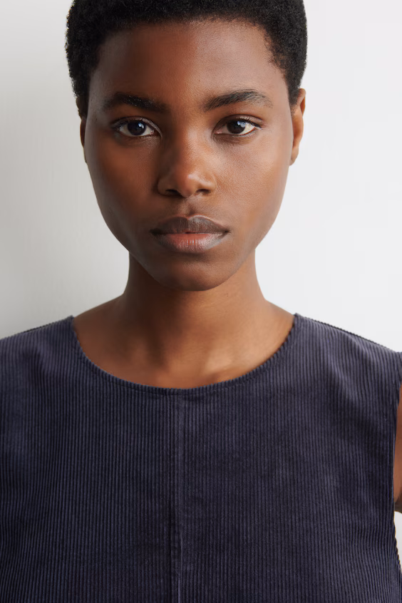 Среднелинейное платье-миди из вельвета