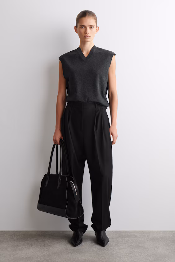 Свитер из мериносовой шерсти с v-образным вырезом