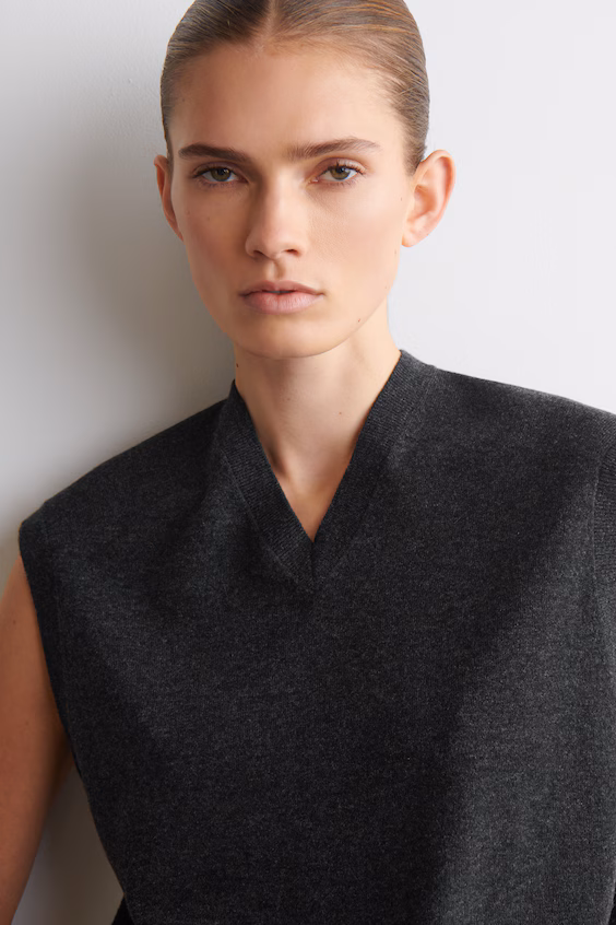 Свитер из мериносовой шерсти с v-образным вырезом