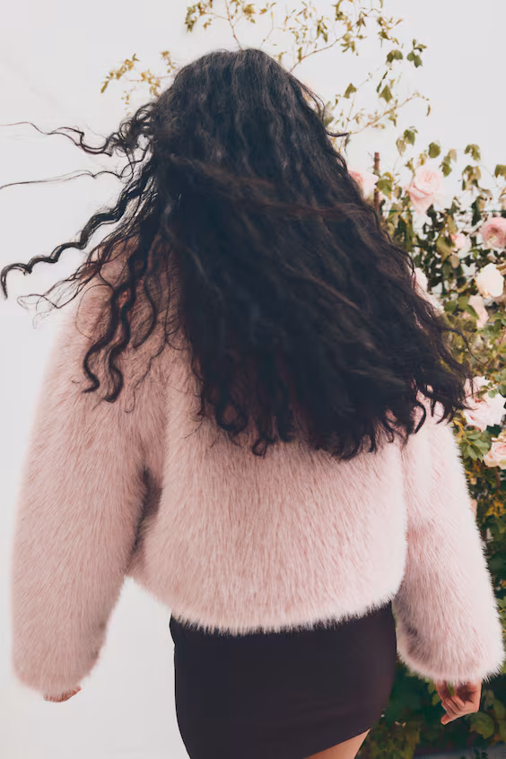 Короткое пальто из мягкой ткани с начесом