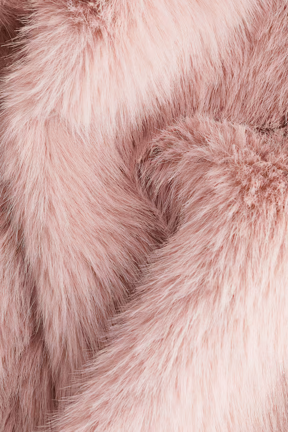 Короткое пальто из мягкой ткани с начесом