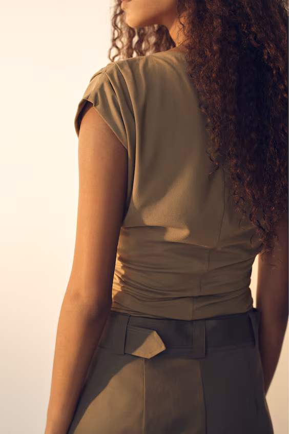 Драпированный свитер с лодочкой