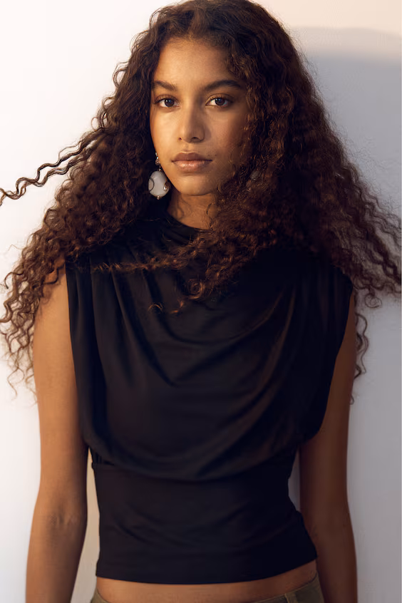 Вискозный свитер с высоким воротником