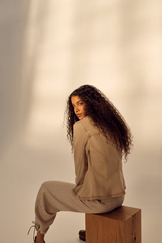 Облегающий джинсовый пиджак