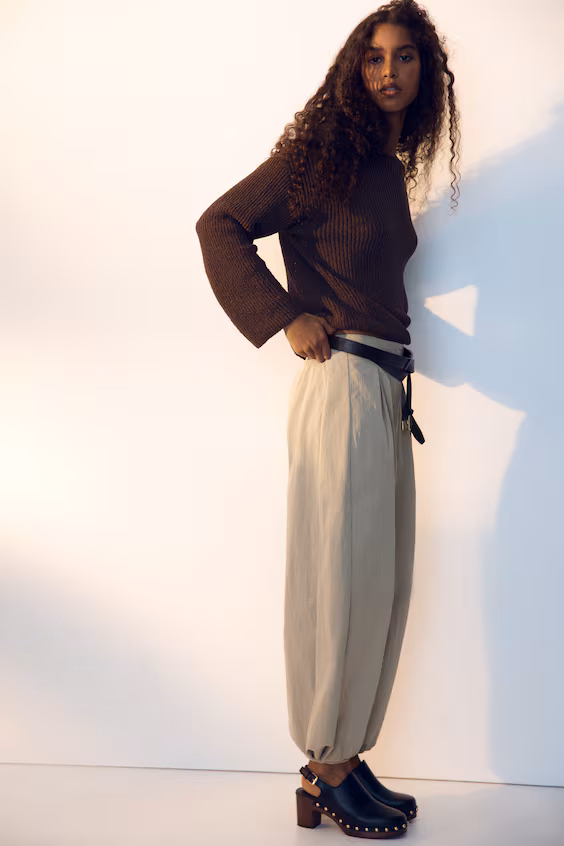 Брюки из нейлона с расшитыми штанинами