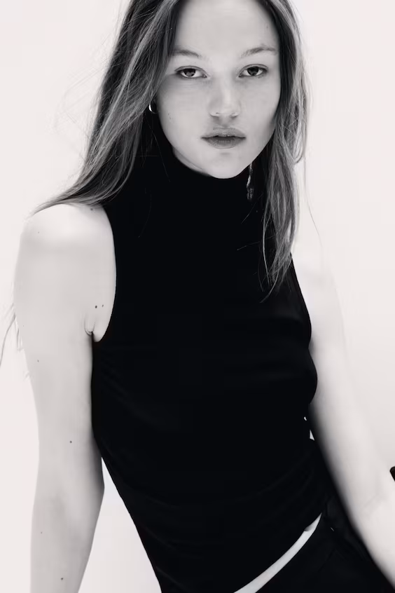 Топ без рукавов с половинчатым воротником