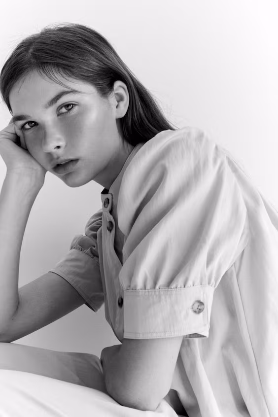 Блуза из хлопкового саржевого полотна с облегающим низом